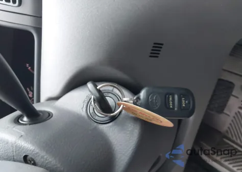 2005 Toyota Corolla Le из США, поврежденный, VIN 1NXBR32E05Z372376